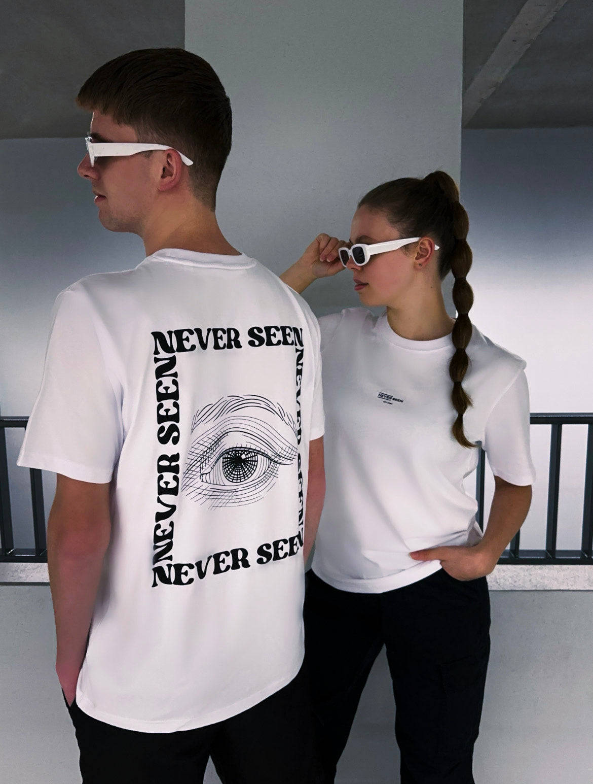 "Eye" Tee Wit